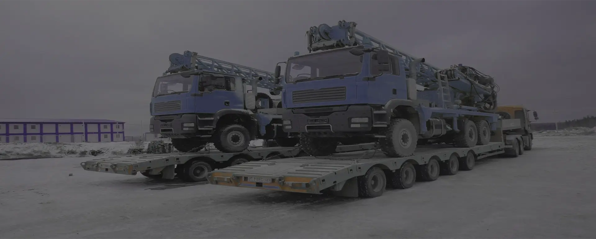Доставка тралом с низкорамной платформой автокранапо России из Бриньковской, а также любой другой крупногабаритной техники
